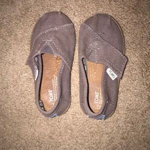 Toms size 6